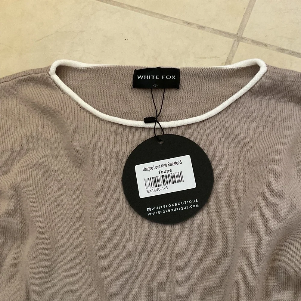White Fox taupe knit sweater with white piping nwt - Picture 2 of 3